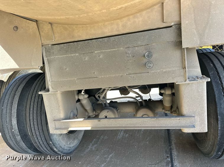 image for item DW5086 2004 Everlite end dump trailer