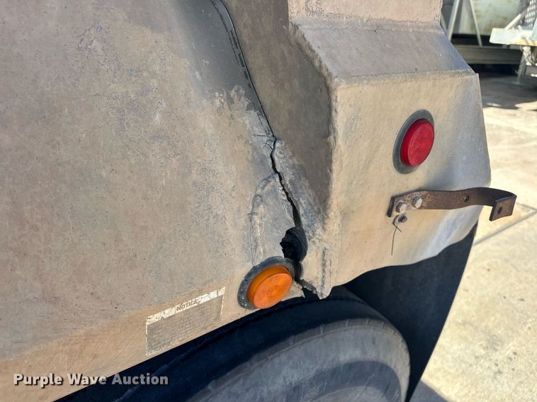 image for item DW5086 2004 Everlite end dump trailer