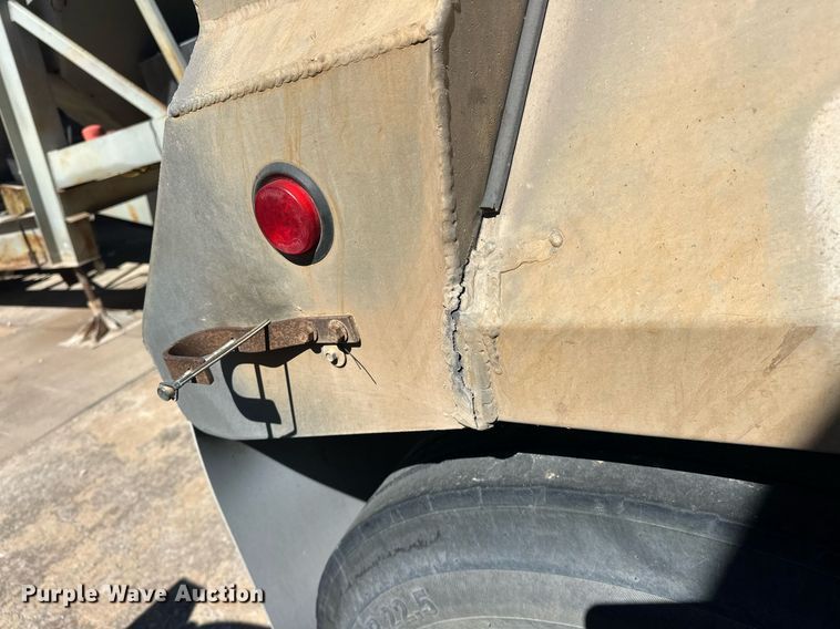 image for item DW5086 2004 Everlite end dump trailer