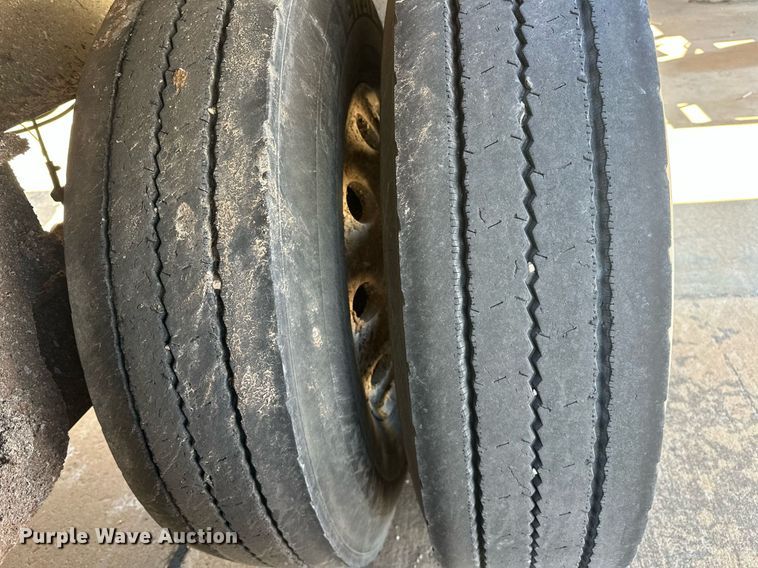 image for item DW5086 2004 Everlite end dump trailer