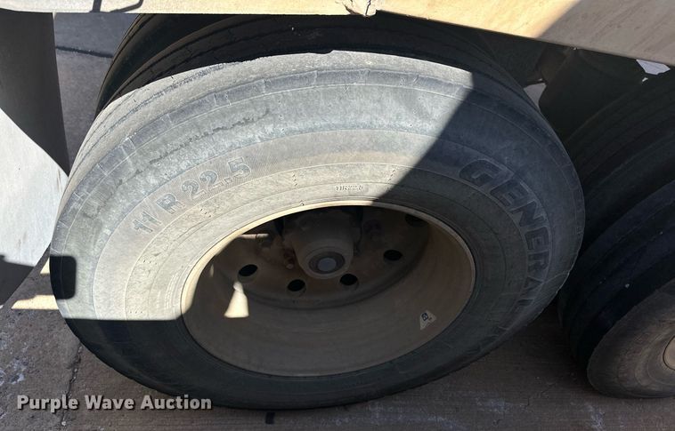 image for item DW5086 2004 Everlite end dump trailer