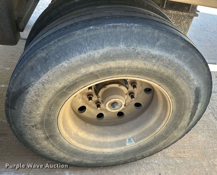 image for item DW5086 2004 Everlite end dump trailer