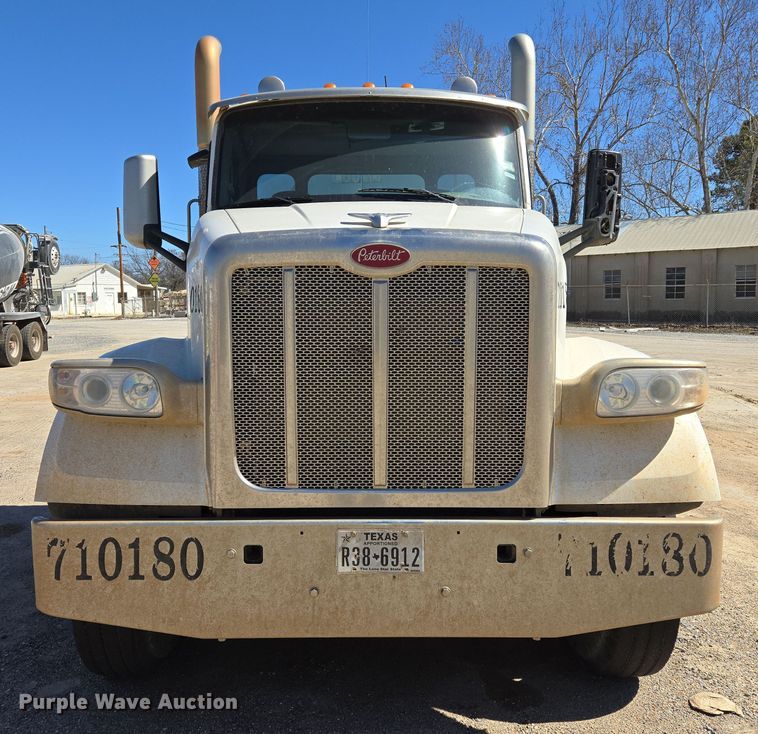 image for item DW8512 2018 Peterbilt 567 semi truck
