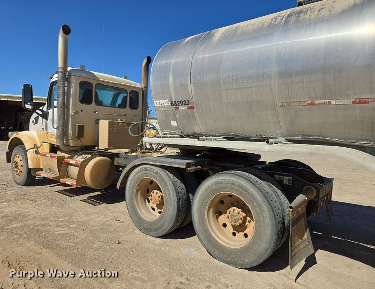 image for item DW8512 2018 Peterbilt 567 semi truck