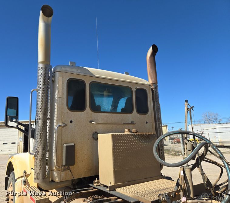 image for item DW8512 2018 Peterbilt 567 semi truck