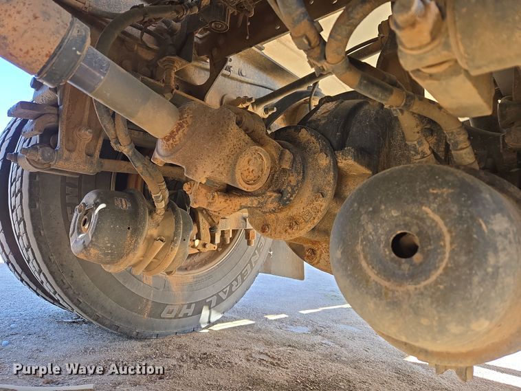 image for item DW8512 2018 Peterbilt 567 semi truck