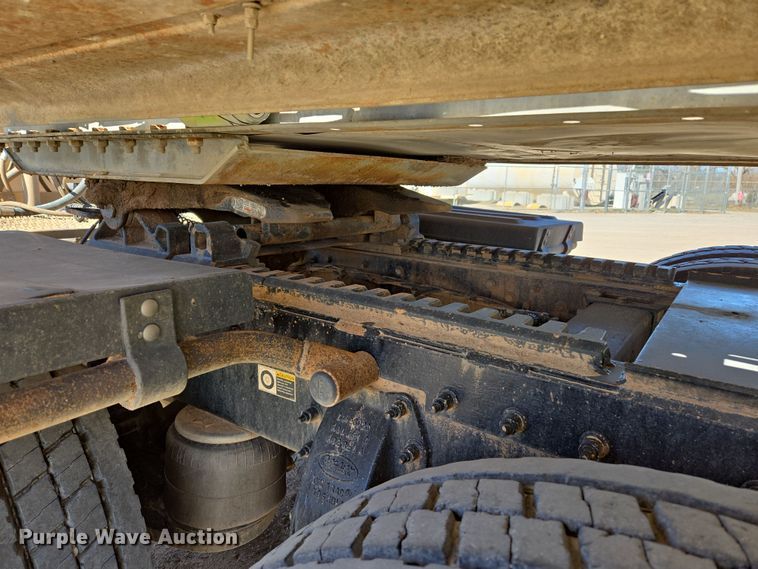 image for item DW8512 2018 Peterbilt 567 semi truck