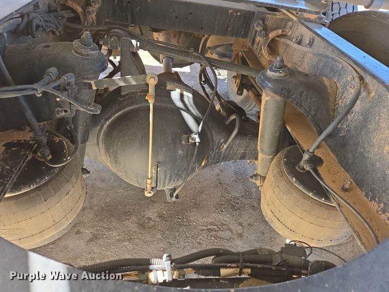 image for item DW8512 2018 Peterbilt 567 semi truck