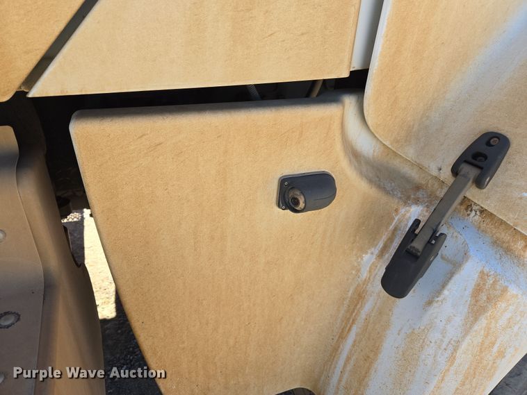 image for item DW8512 2018 Peterbilt 567 semi truck