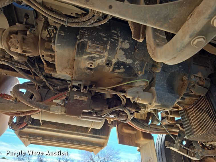 image for item DW8512 2018 Peterbilt 567 semi truck