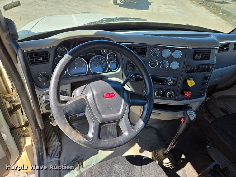 image for item DW8512 2018 Peterbilt 567 semi truck