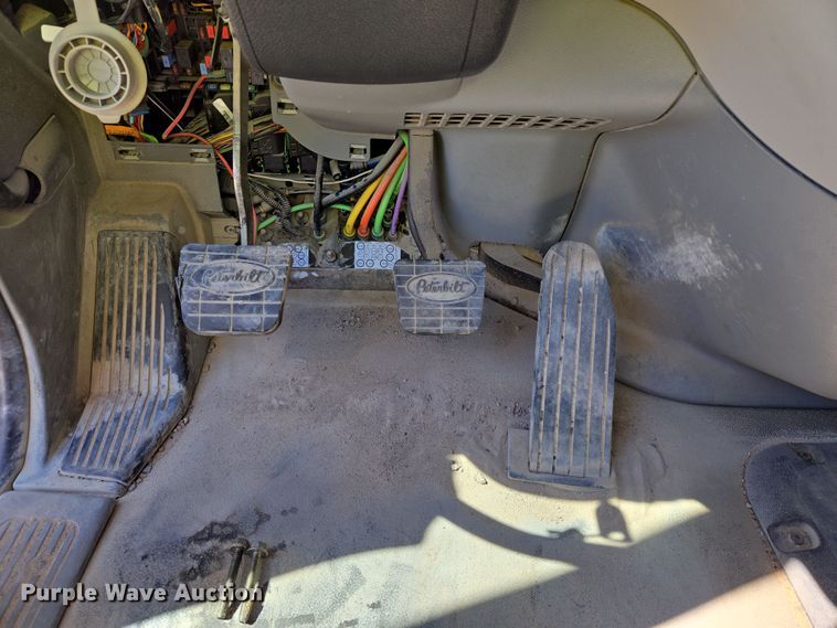 image for item DW8512 2018 Peterbilt 567 semi truck