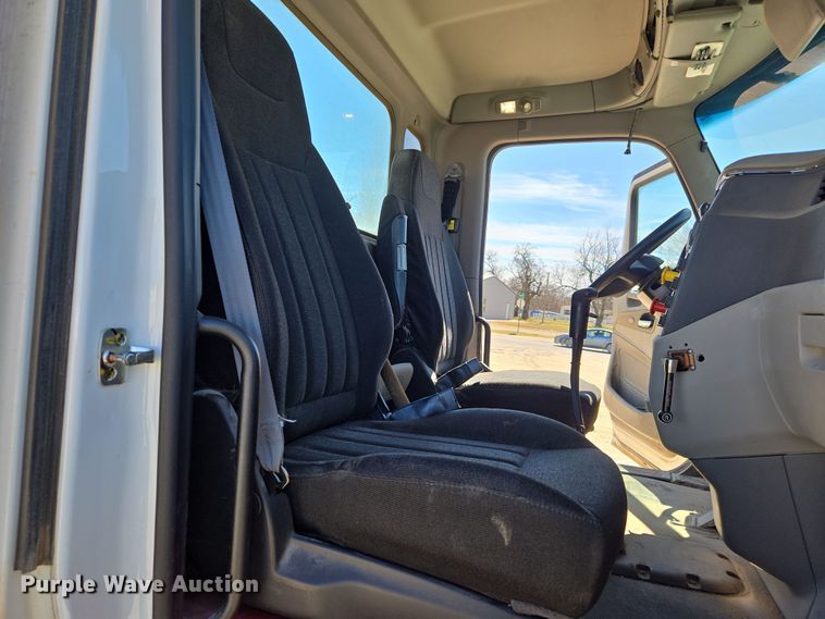 image for item DW8512 2018 Peterbilt 567 semi truck