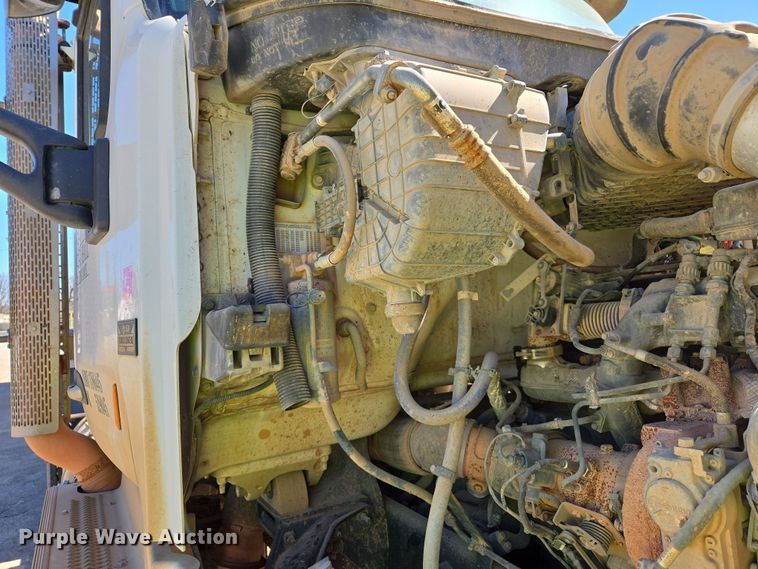 image for item DW8512 2018 Peterbilt 567 semi truck