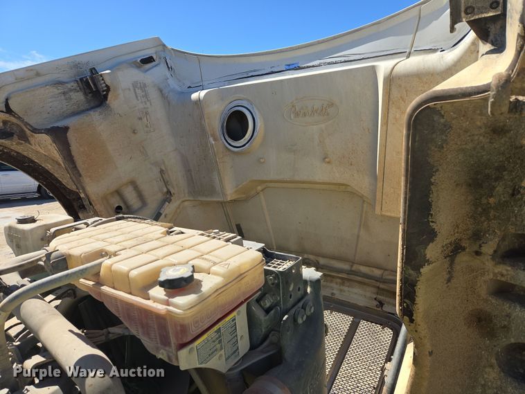 image for item DW8512 2018 Peterbilt 567 semi truck