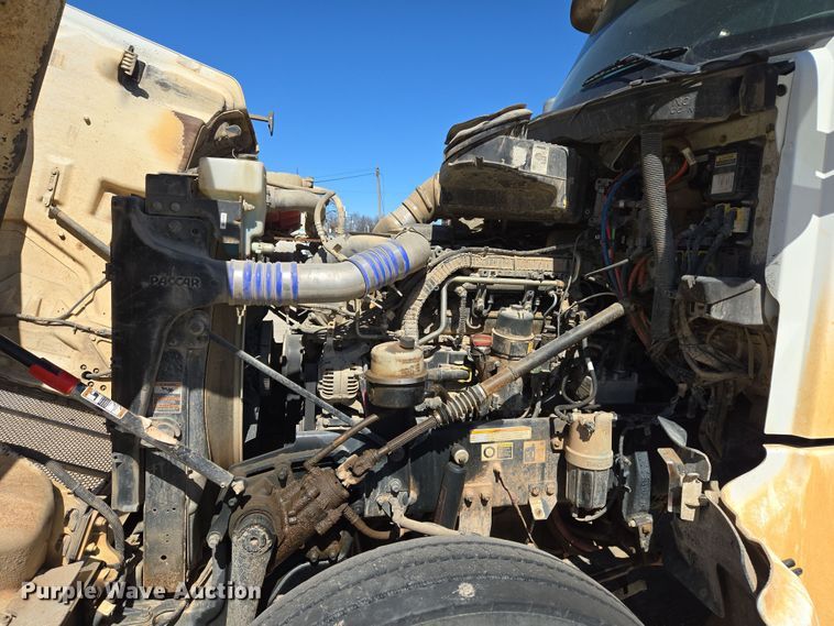 image for item DW8512 2018 Peterbilt 567 semi truck