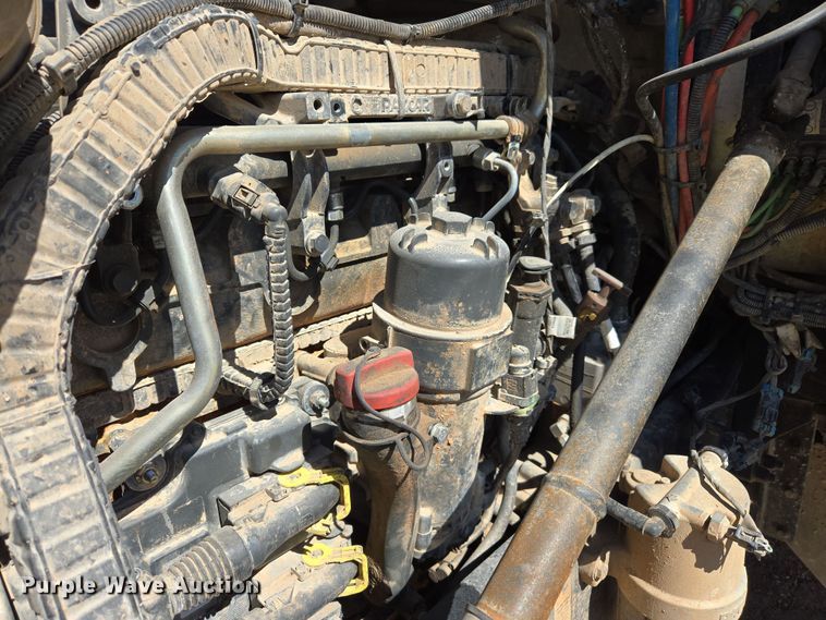 image for item DW8512 2018 Peterbilt 567 semi truck