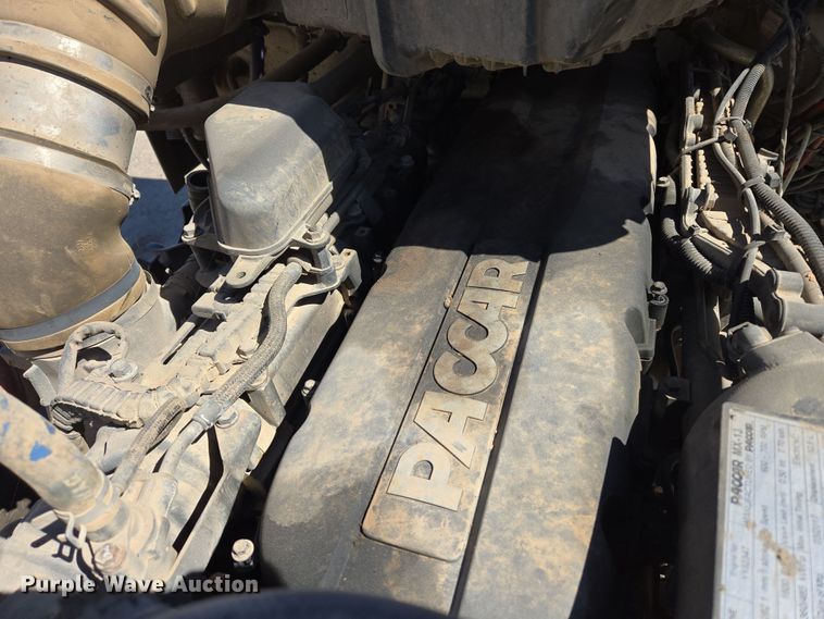 image for item DW8512 2018 Peterbilt 567 semi truck