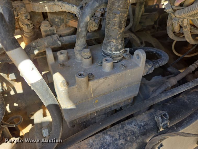 image for item DW8512 2018 Peterbilt 567 semi truck