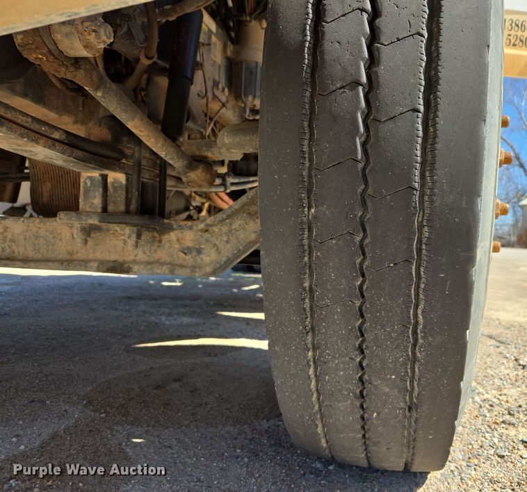 image for item DW8512 2018 Peterbilt 567 semi truck