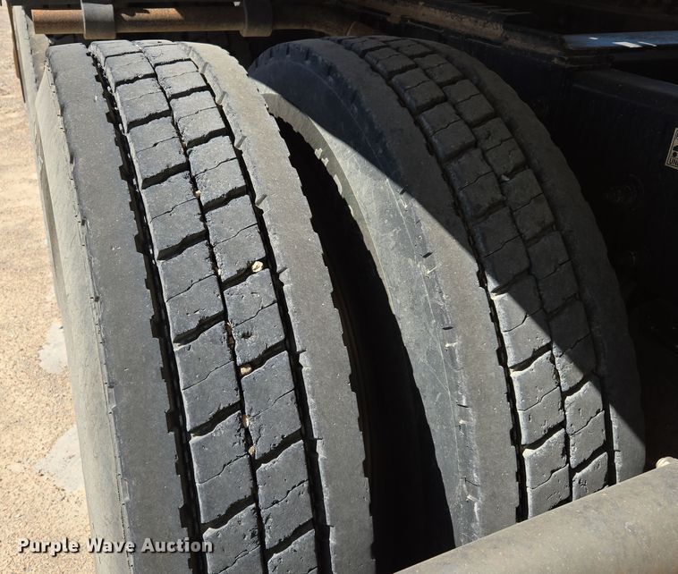 image for item DW8512 2018 Peterbilt 567 semi truck