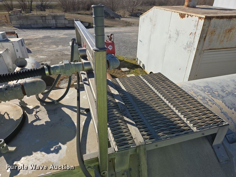 image for item DW8519 1981 Brenner tank trailer