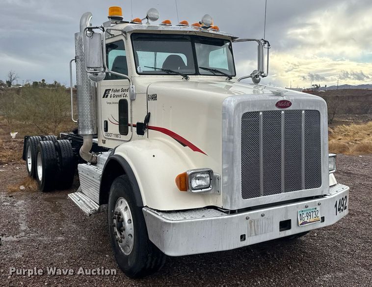 image for item DY6974 2017 Peterbilt 365 semi truck