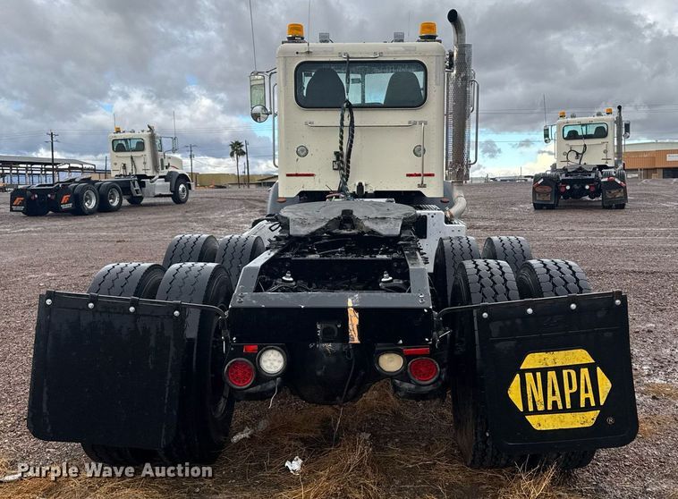 image for item DY6974 2017 Peterbilt 365 semi truck