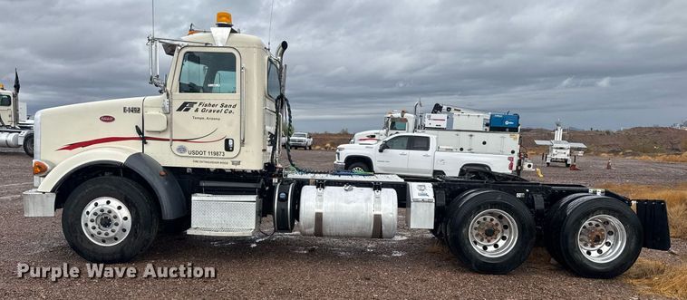 image for item DY6974 2017 Peterbilt 365 semi truck