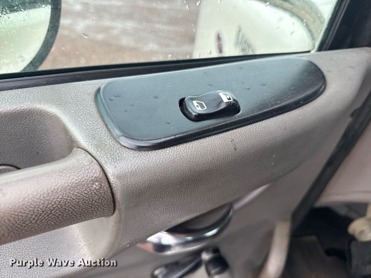 image for item DY6974 2017 Peterbilt 365 semi truck