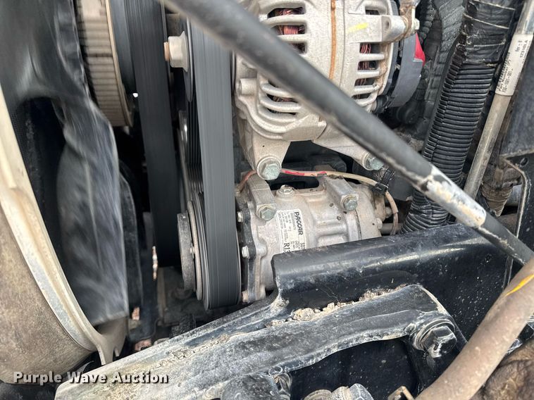 image for item DY6974 2017 Peterbilt 365 semi truck