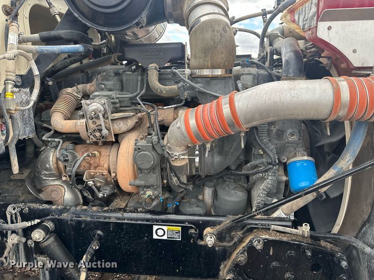 image for item DY6974 2017 Peterbilt 365 semi truck