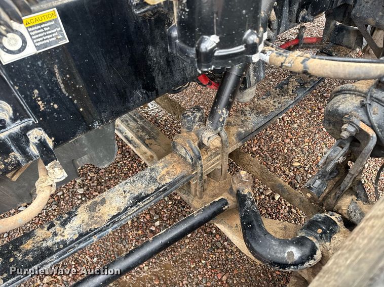 image for item DY6974 2017 Peterbilt 365 semi truck