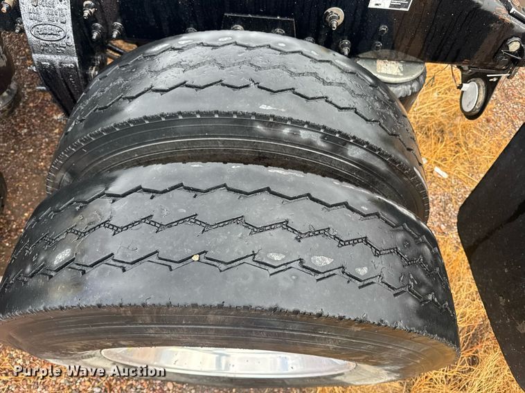 image for item DY6974 2017 Peterbilt 365 semi truck