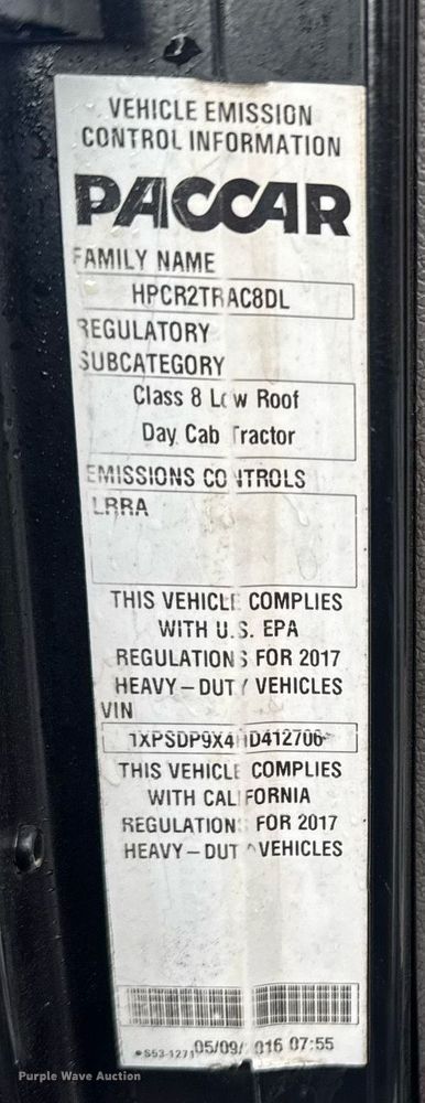 image for item DY6974 2017 Peterbilt 365 semi truck