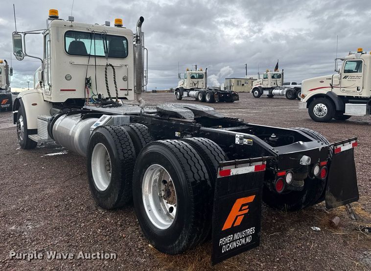 image for item DY6975 2017 Peterbilt 365 semi truck