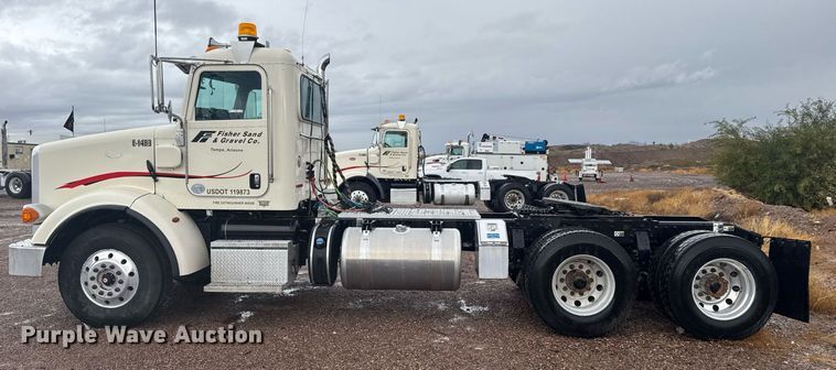 image for item DY6975 2017 Peterbilt 365 semi truck