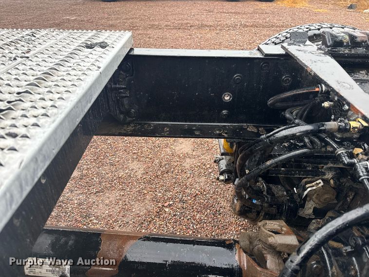 image for item DY6975 2017 Peterbilt 365 semi truck