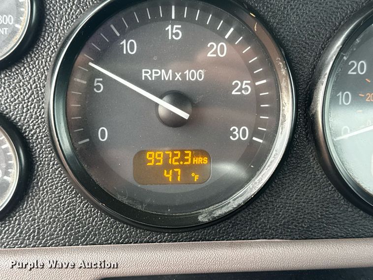 image for item DY6975 2017 Peterbilt 365 semi truck