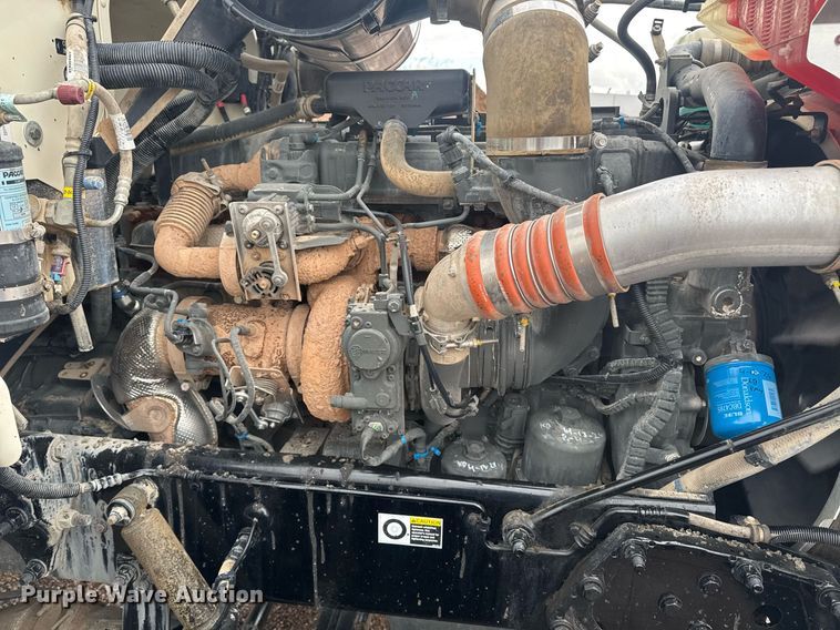 image for item DY6975 2017 Peterbilt 365 semi truck