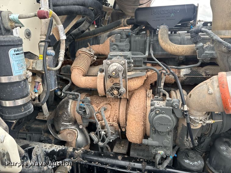 image for item DY6975 2017 Peterbilt 365 semi truck