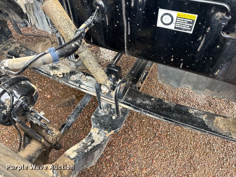 image for item DY6975 2017 Peterbilt 365 semi truck