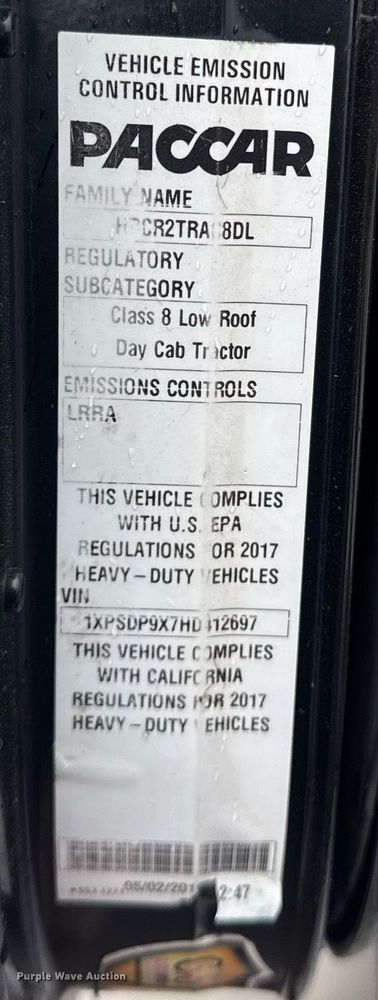 image for item DY6975 2017 Peterbilt 365 semi truck