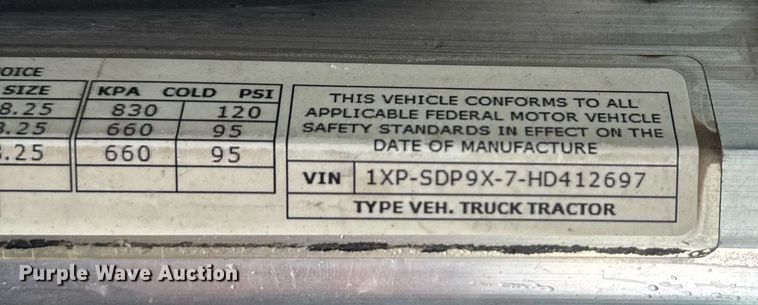 image for item DY6975 2017 Peterbilt 365 semi truck