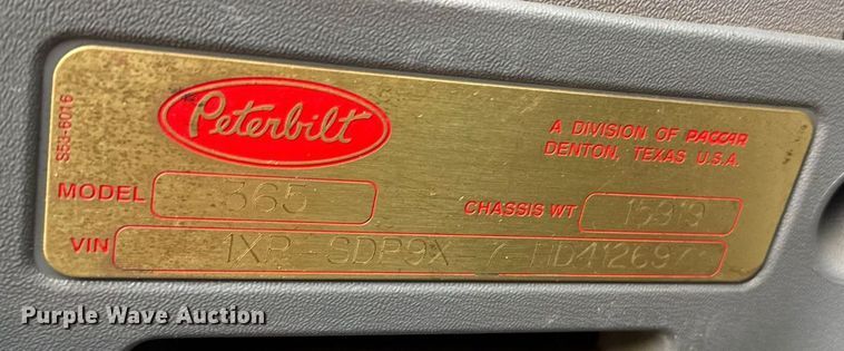 image for item DY6975 2017 Peterbilt 365 semi truck