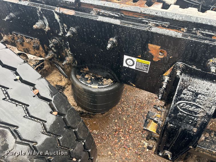 image for item DY6976 2017 Peterbilt 365 semi truck