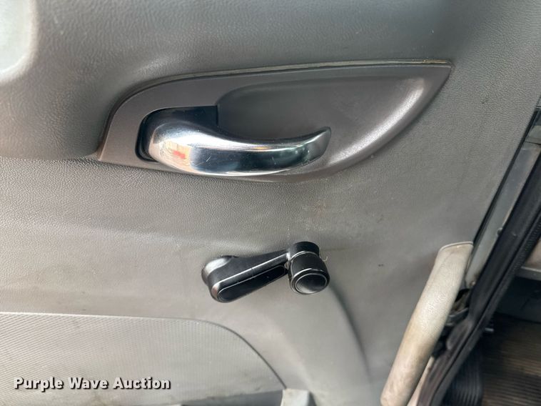 image for item DY6976 2017 Peterbilt 365 semi truck