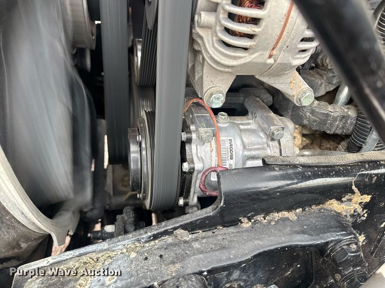 image for item DY6976 2017 Peterbilt 365 semi truck