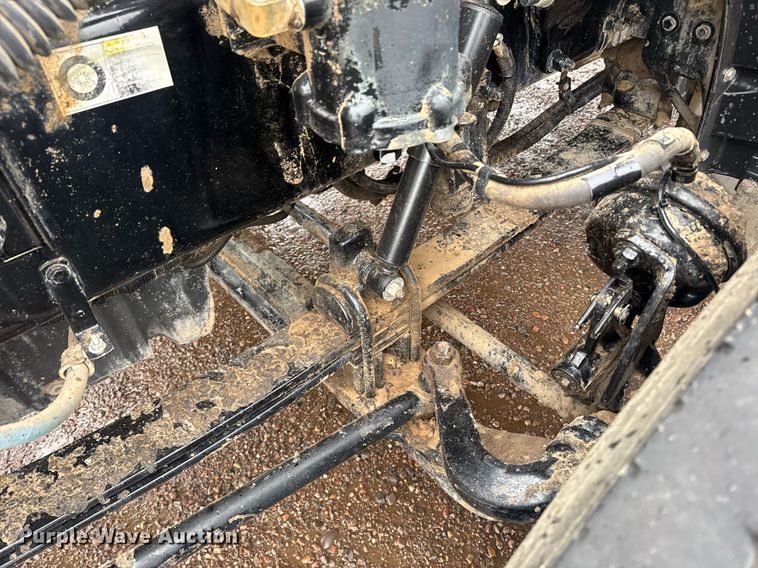 image for item DY6976 2017 Peterbilt 365 semi truck