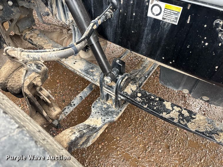 image for item DY6976 2017 Peterbilt 365 semi truck